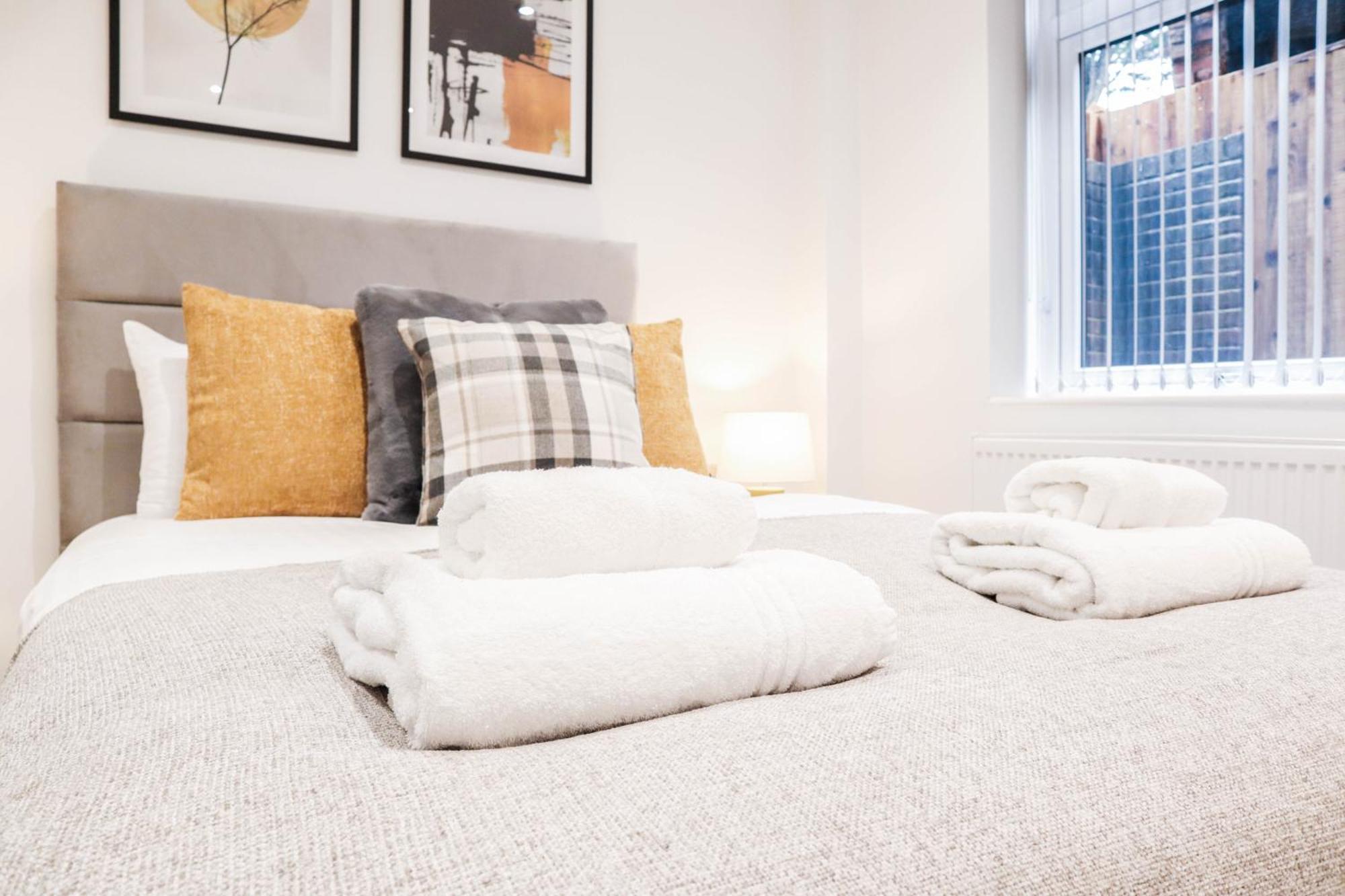 Modern 1-Bed Apartment In Buckinghamshire With Free Wifi, Parking & Garden High Wycombe Exterior foto