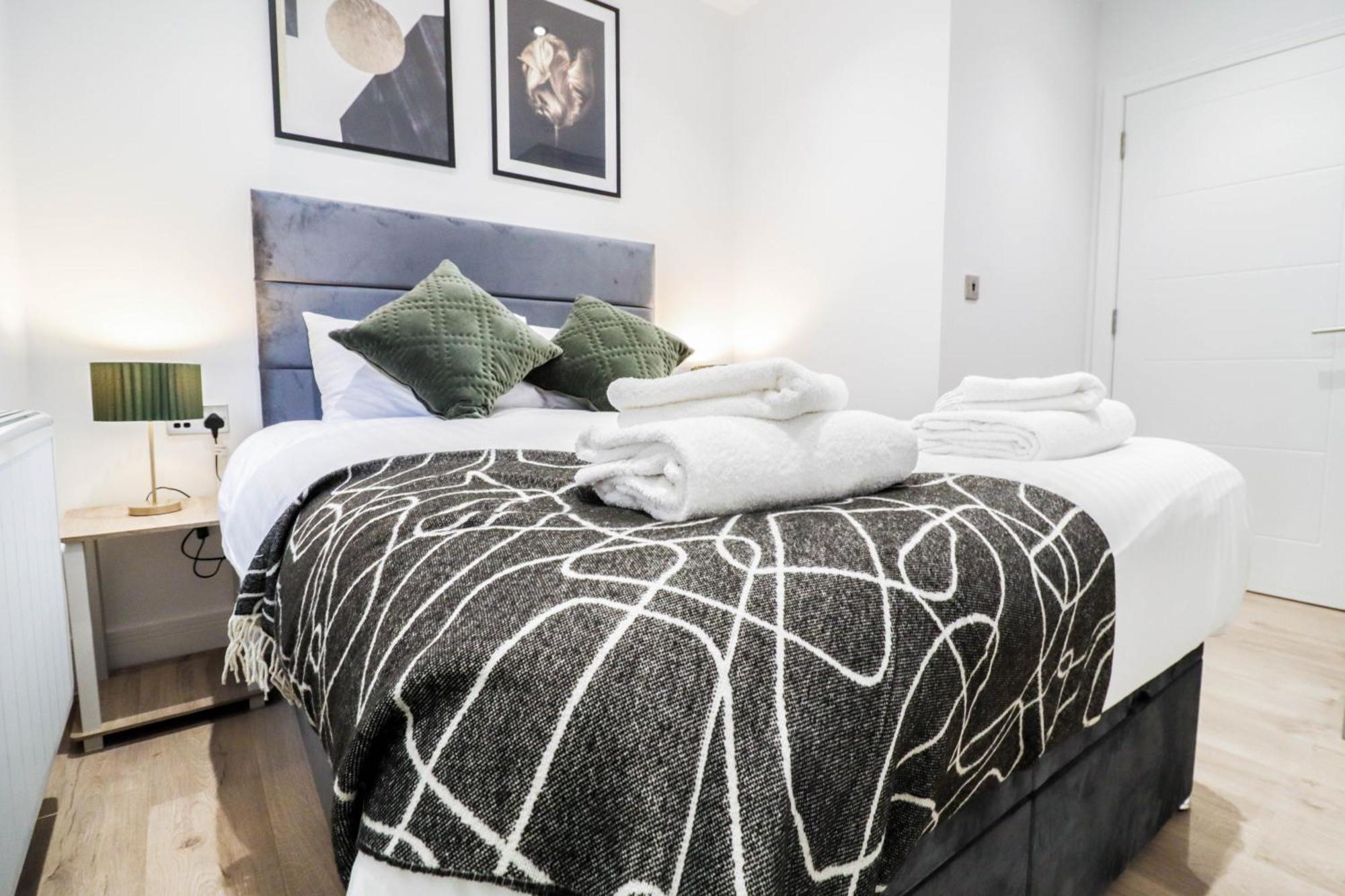 Modern 1-Bed Apartment In Buckinghamshire With Free Wifi, Parking & Garden High Wycombe Exterior foto