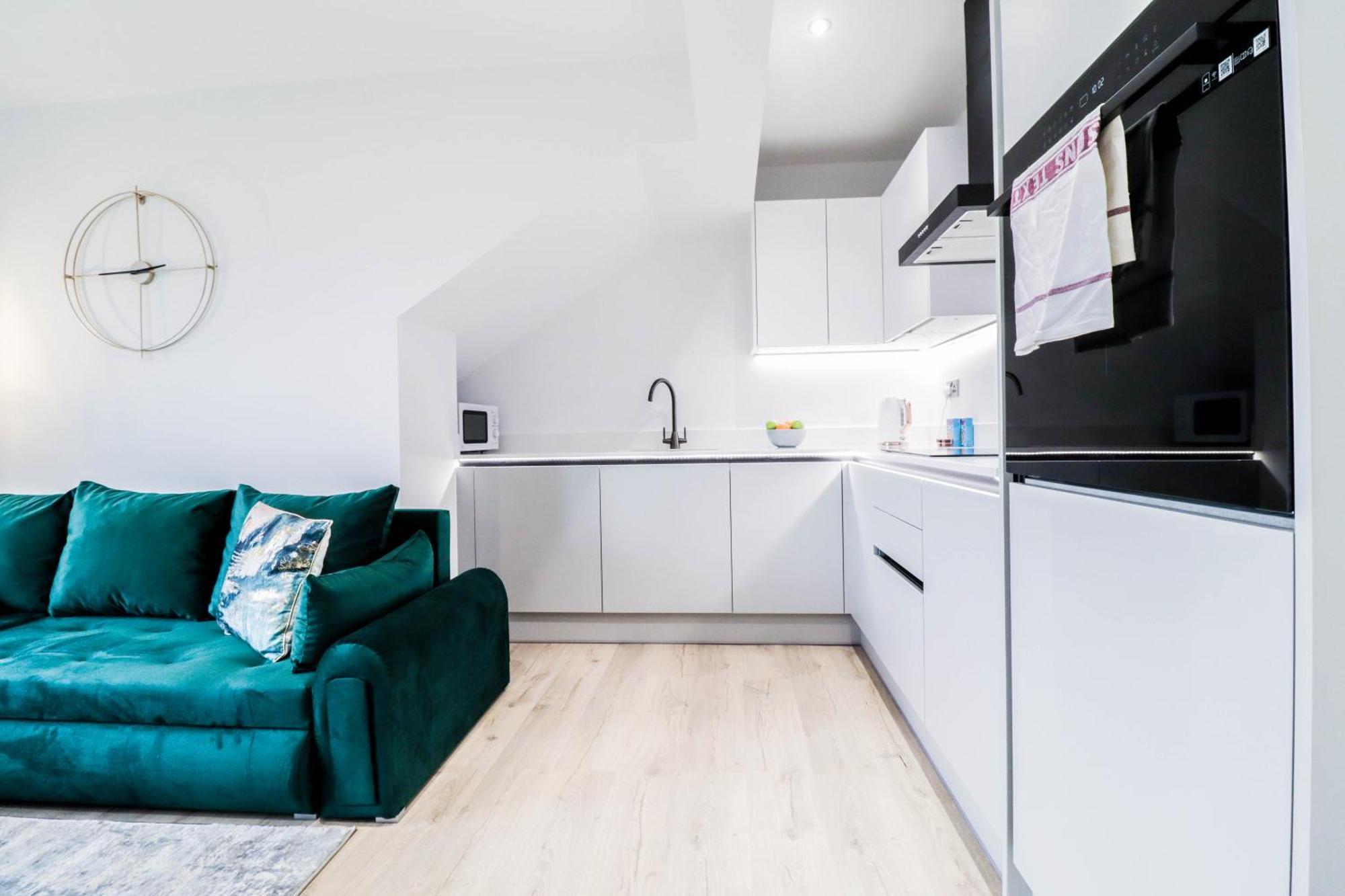 Modern 1-Bed Apartment In Buckinghamshire With Free Wifi, Parking & Garden High Wycombe Exterior foto