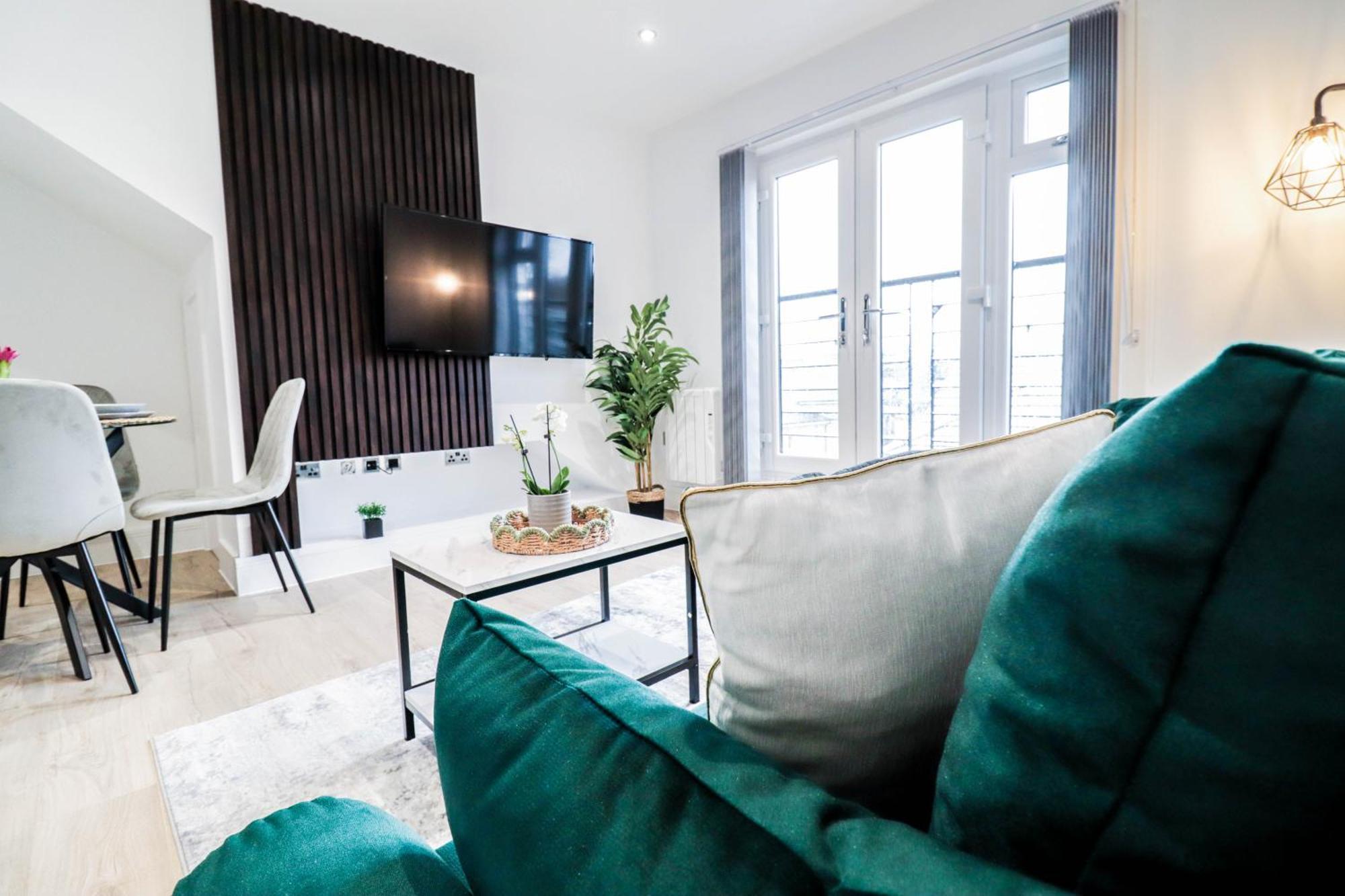 Modern 1-Bed Apartment In Buckinghamshire With Free Wifi, Parking & Garden High Wycombe Exterior foto