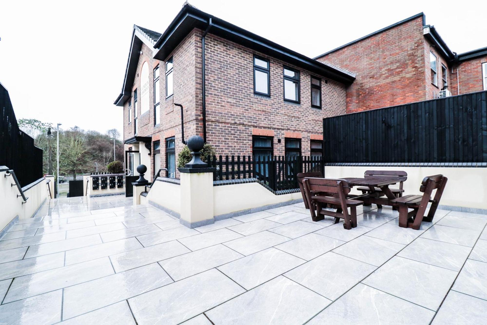 Modern 1-Bed Apartment In Buckinghamshire With Free Wifi, Parking & Garden High Wycombe Exterior foto